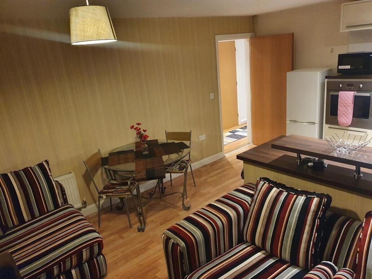 Two Bedroom Apartment, Free Parking, Close To Uclan And Free Wifi Preston  Extérieur photo