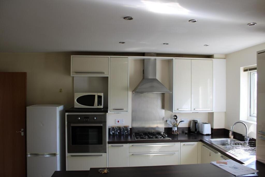 Two Bedroom Apartment, Free Parking, Close To Uclan And Free Wifi Preston  Extérieur photo