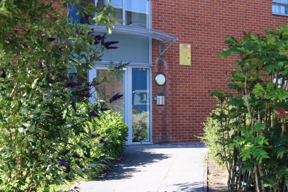 Two Bedroom Apartment, Free Parking, Close To Uclan And Free Wifi Preston  Extérieur photo
