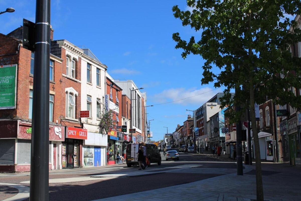Two Bedroom Apartment, Free Parking, Close To Uclan And Free Wifi Preston  Extérieur photo
