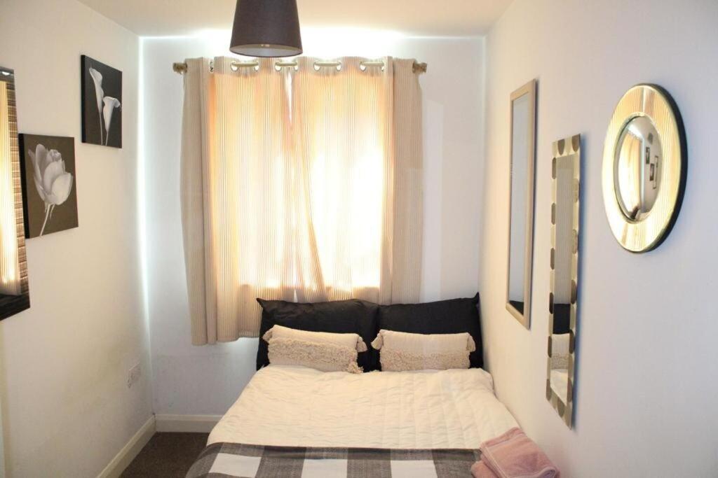 Two Bedroom Apartment, Free Parking, Close To Uclan And Free Wifi Preston  Extérieur photo