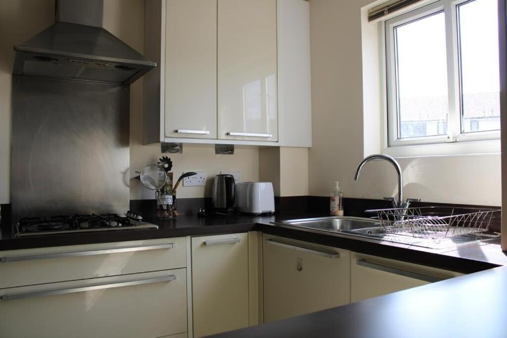 Two Bedroom Apartment, Free Parking, Close To Uclan And Free Wifi Preston  Extérieur photo