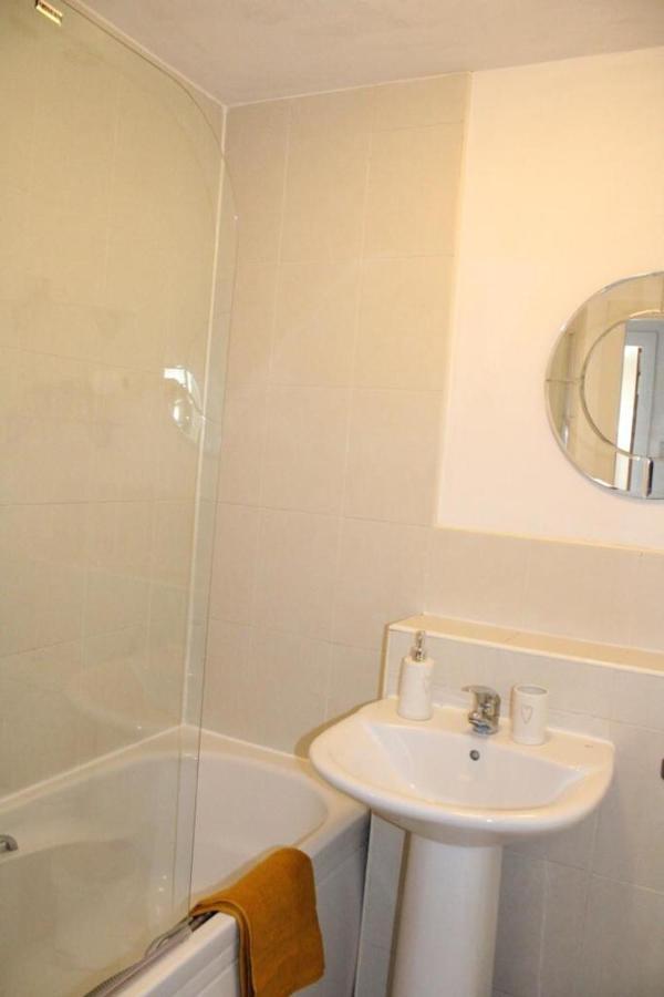 Two Bedroom Apartment, Free Parking, Close To Uclan And Free Wifi Preston  Extérieur photo