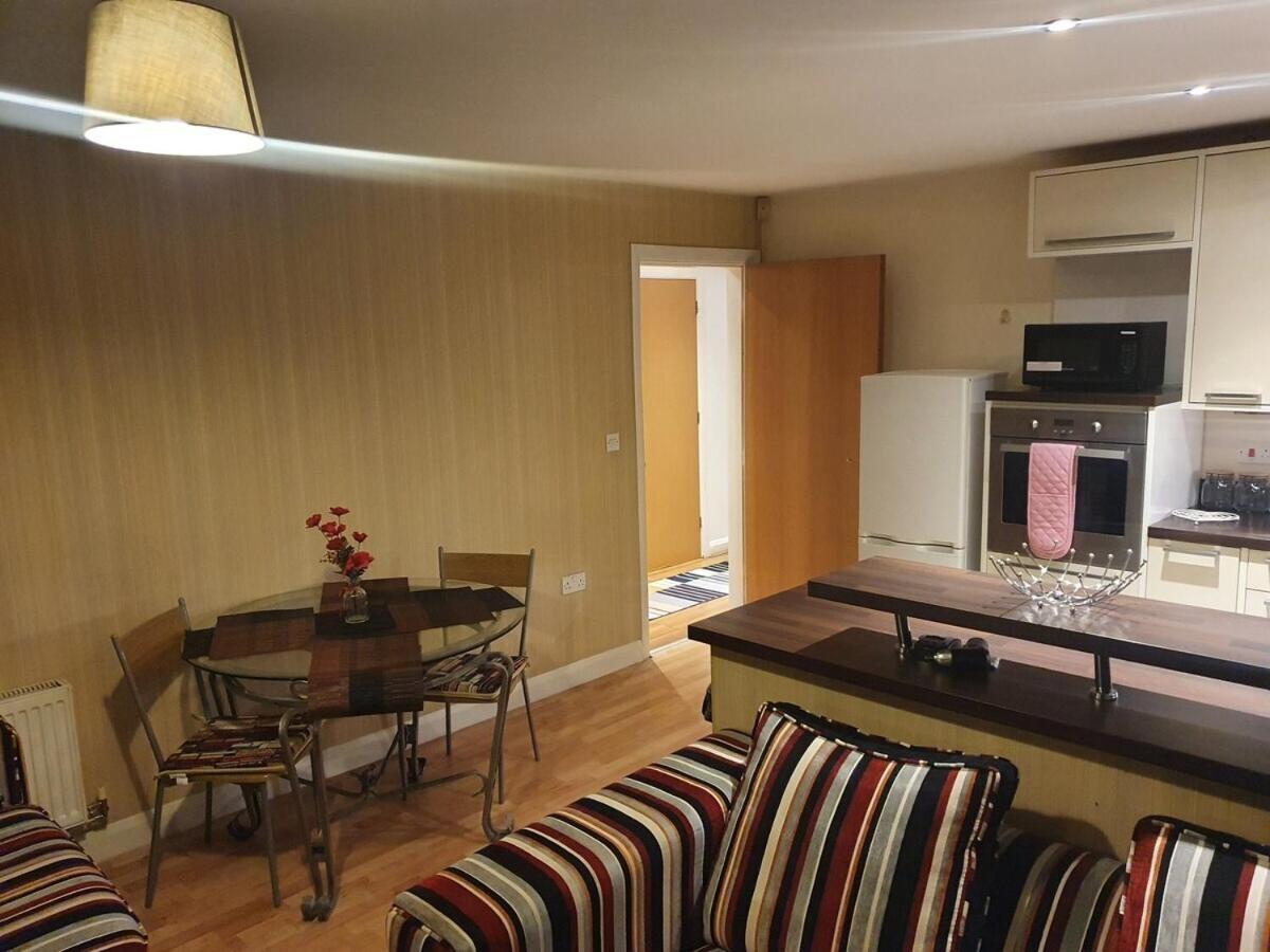 Two Bedroom Apartment, Free Parking, Close To Uclan And Free Wifi Preston  Extérieur photo