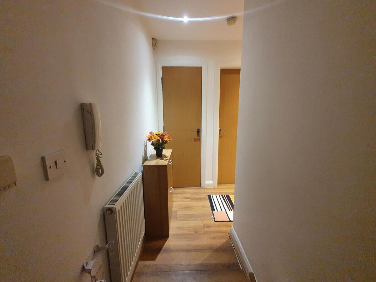 Two Bedroom Apartment, Free Parking, Close To Uclan And Free Wifi Preston  Extérieur photo