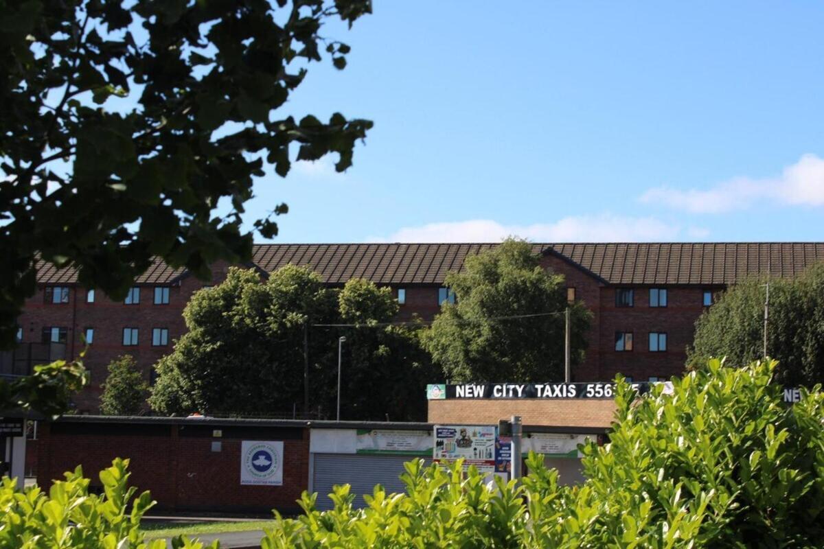 Two Bedroom Apartment, Free Parking, Close To Uclan And Free Wifi Preston  Extérieur photo